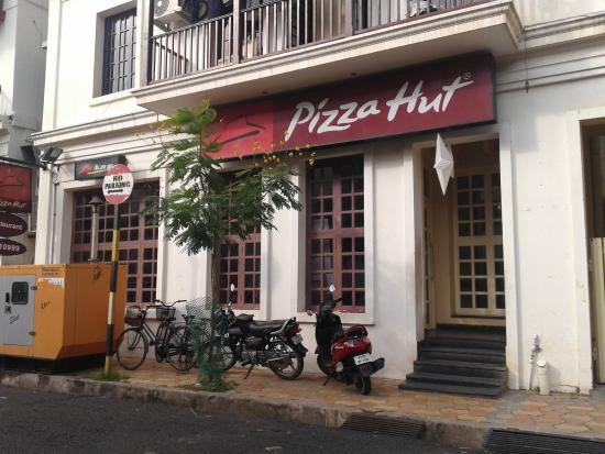 Pizza Hut China’s Innovative Pet-Friendly Restaurants: A Commitment to Animal Welfare
