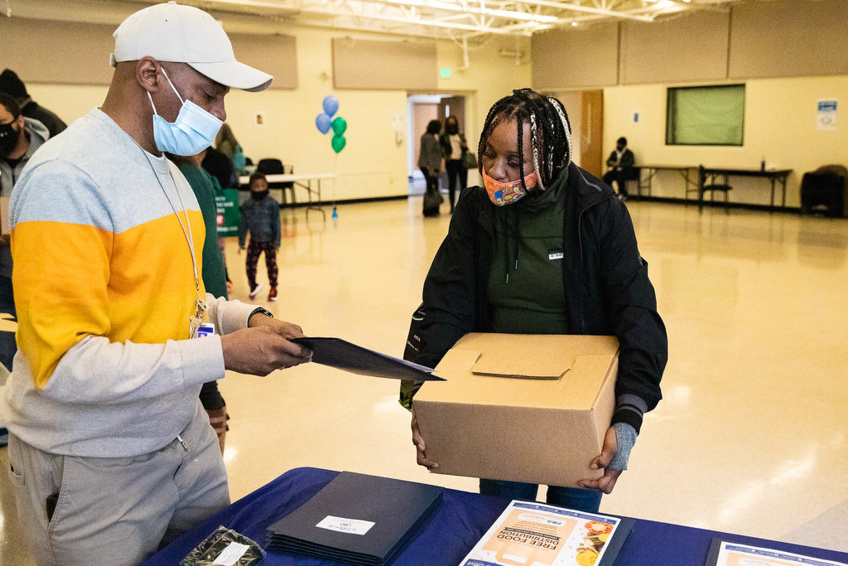 Cincinnati Bengals and Fifth Third Bank Partner with Freestore Foodbank for Holiday Meal Distribution Cincinnati Bengals and Fifth Third Bank Partner with Freestore Foodbank for Holiday Meal Distribution