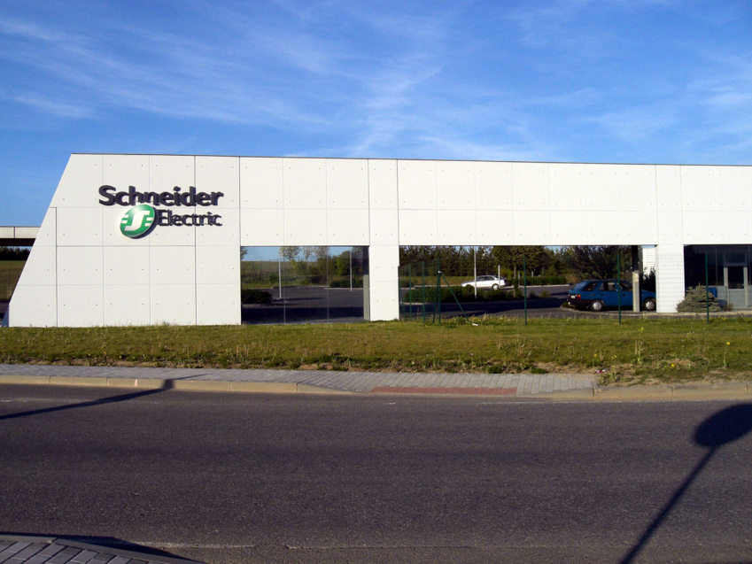 Schneider Electric and GR3N Launch Groundbreaking Automation for Advanced PET Recycling Schneider Electric and GR3N Launch Groundbreaking Automation for Advanced PET Recycling