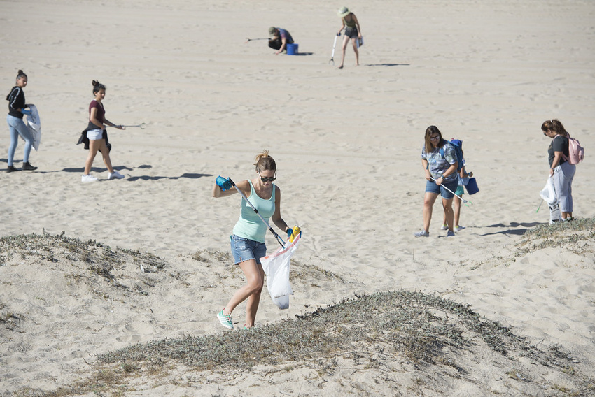 LA Kings and Partners Lead Beach Cleanup Effort in Long Beach for Earth Month