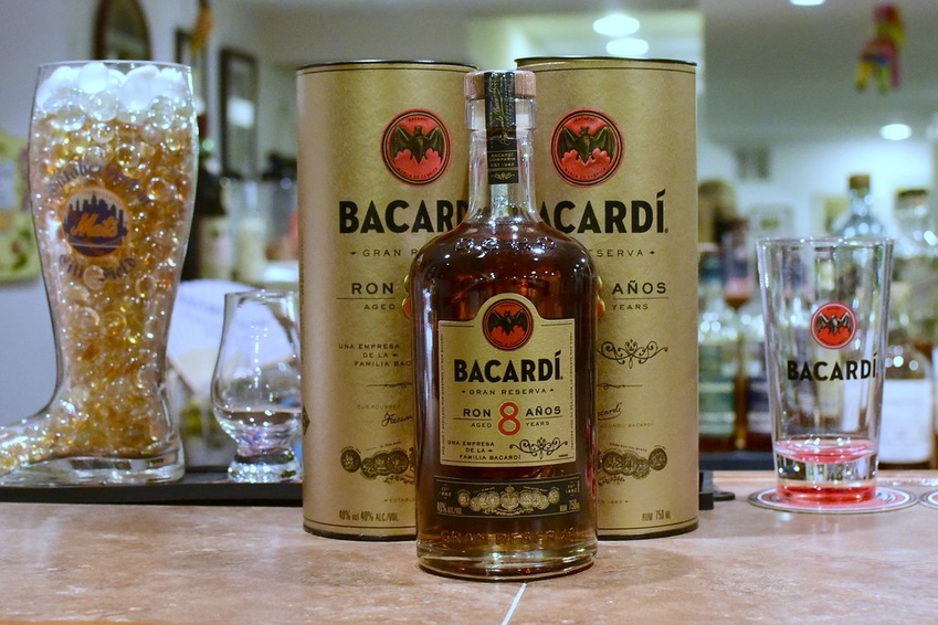 AI Bartenders vs. Humans: The Future of Mixology and Hospitality