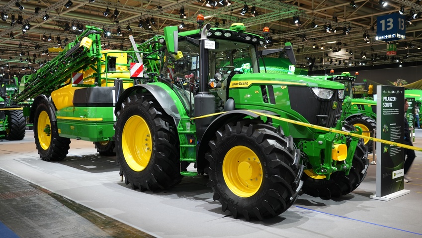 New Holland Unveils Hybrid Telehandler Prototype at Agritechnica 2025 New Holland Unveils Hybrid Telehandler Prototype at Agritechnica 2025