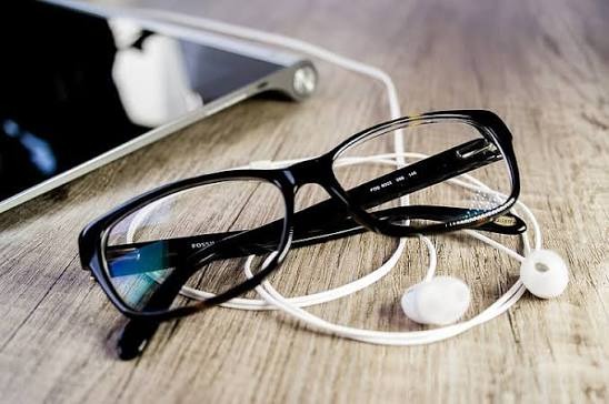 Best Women's Reading Glasses: Why EZContacts Stands Out
