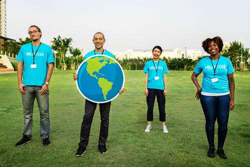 Employees from Nestlé Volunteer To Clean Up Lac Léman