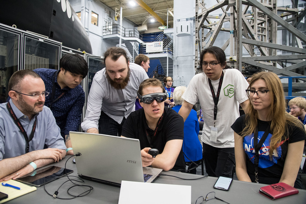 Curiosity Cube sparks interest and engages students across the US Curiosity Cube sparks interest and engages students across the US