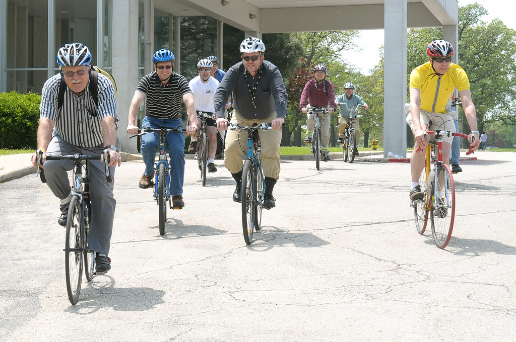 CNH Industrial employees go Biking New Ground