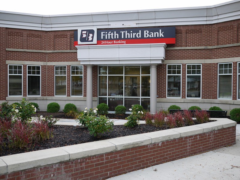 Fifth Third Bank supports high school students with disabilities Fifth Third Bank supports high school students with disabilities