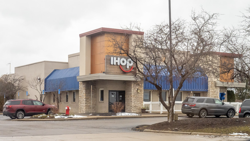 Unveiling the Remarkable Achievements of Applebee's, Fuzzy's Taco Shop, and IHOP in the 2022 Dine Together, Grow Together Report