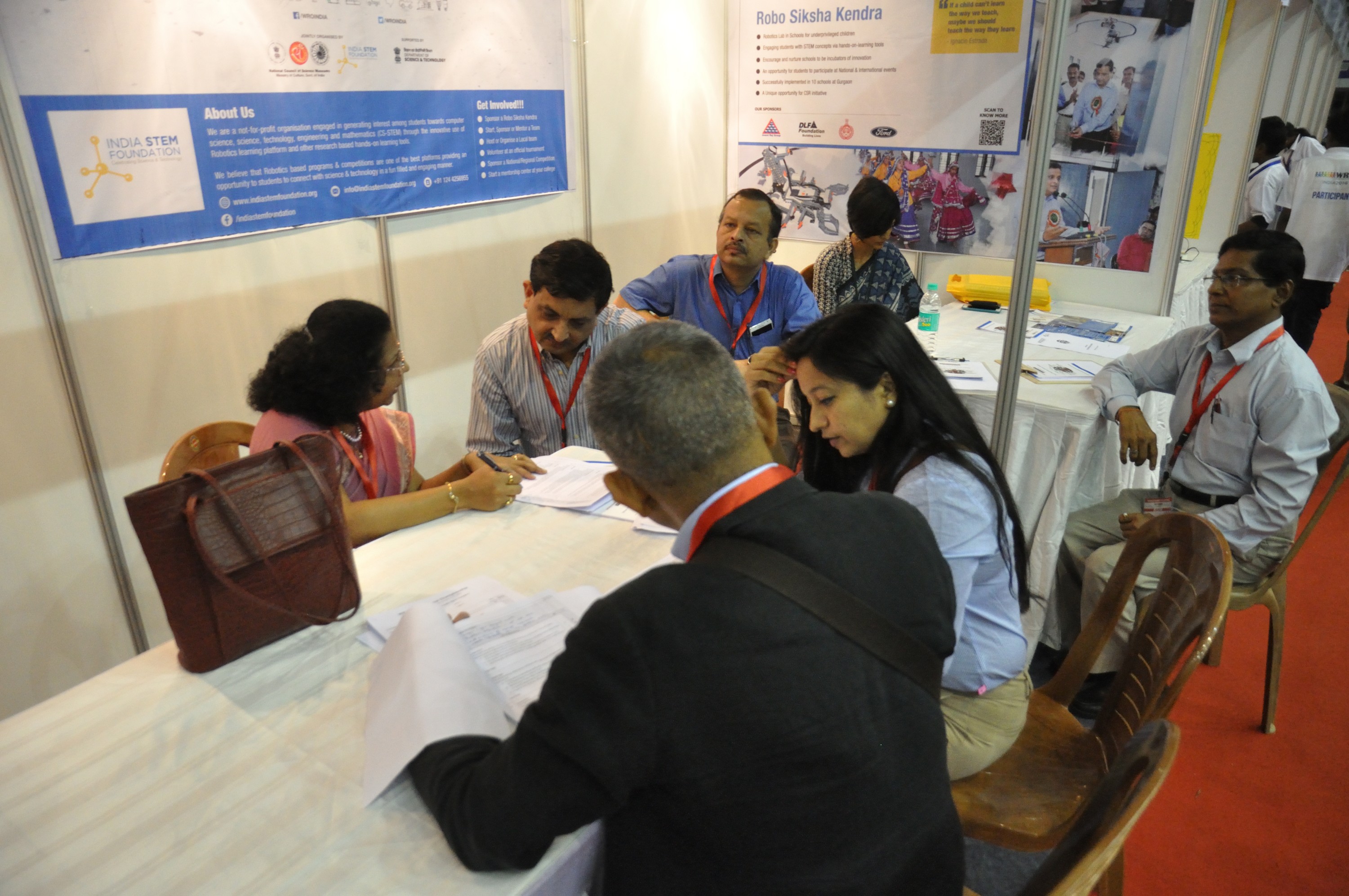 Curiosity Cube’s U.S. Tour: Igniting STEM Interest Across the Nation Curiosity Cube’s U.S. Tour: Igniting STEM Interest Across the Nation