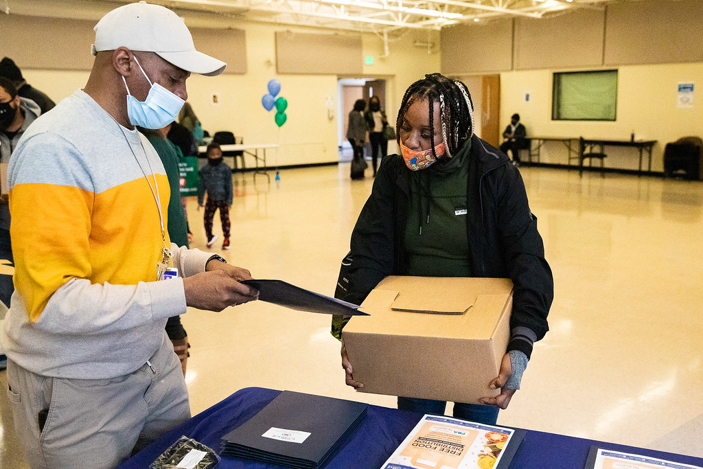 Cincinnati Bengals and Fifth Third Bank Partner with Freestore Foodbank for Holiday Meal Distribution Cincinnati Bengals and Fifth Third Bank Partner with Freestore Foodbank for Holiday Meal Distribution