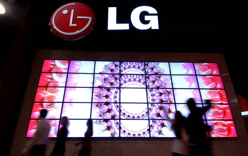 LG Display Launches World’s First 240Hz RGB Stripe OLED Panel